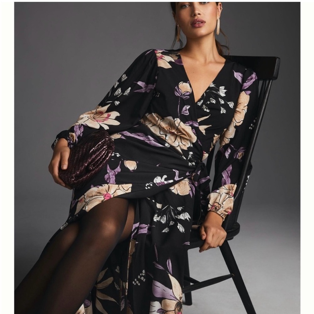 Black Floral V-Neck Maxi Dress - Picture 3 of 8